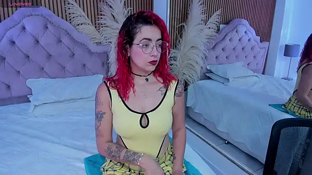 RoxanneStorm  online show from December 18, 2025, 12:22 pm