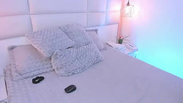 Lucia jane online show from February 4, 2026, 8:36 pm