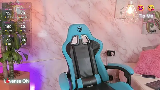 cristal herrera  online show from October 9, 2025, 3:37 am