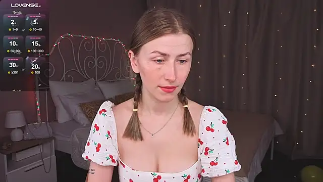 Snapshot of VesperaCeleste chatting on October 2, 2025, 5:36 am VesperaCeleste online show from October 2, 2025, 5:36 am