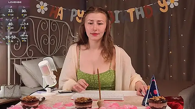 Snapshot of VesperaCeleste chatting on October 19, 2025, 5:41 am VesperaCeleste online show from October 19, 2025, 5:41 am