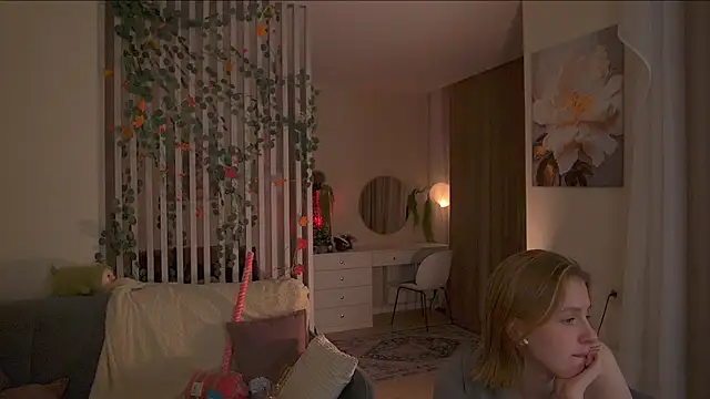 sofiapurex online show from December 17, 2025, 8:48 pm