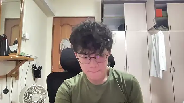 Passionatetwink2 online show from November 1, 2025, 7:32 am