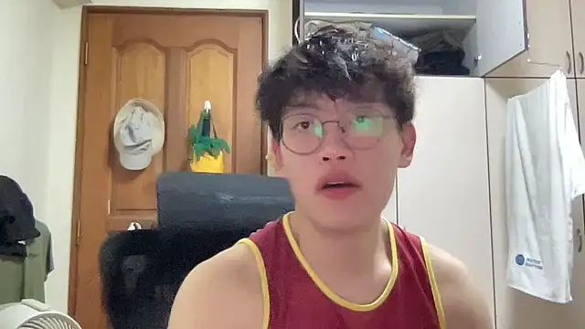 Passionatetwink2 online show from February 2, 2026, 11:42 am