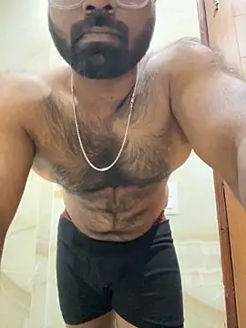 DJLOVE280825 online show from April 13, 2026, 9:42 pm