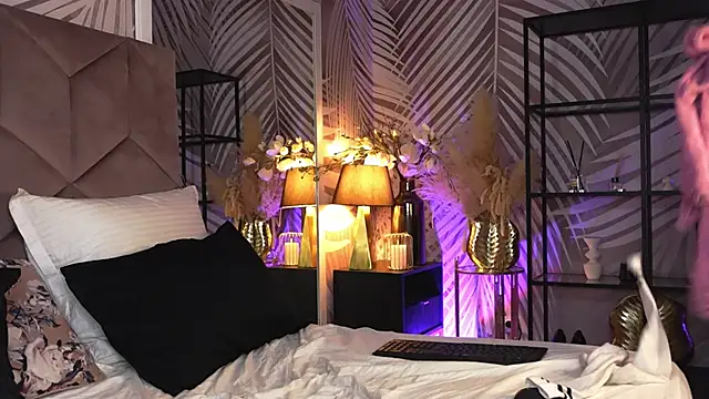 EvaRhea online show from March 12, 2026, 4:07 am