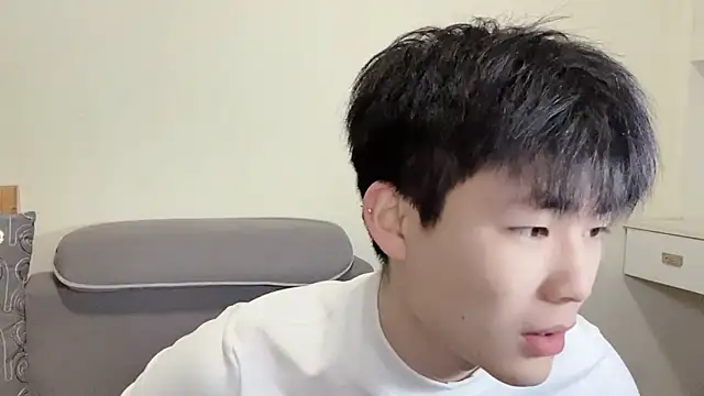 xiaoyang5200 online show from November 30, 2025, 2:32 pm