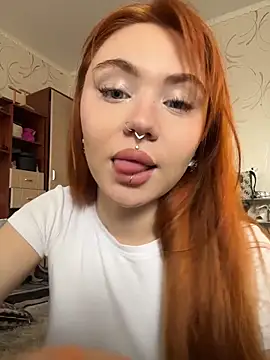 Snapshot of LunaMillie chatting on April 24, 2026, 10:39 am LunaMillie online show from April 24, 2026, 10:39 am