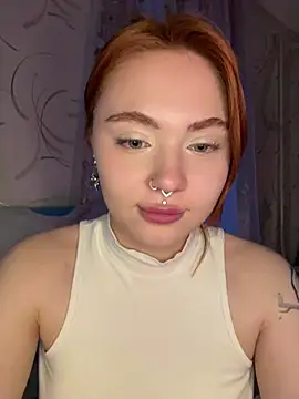Snapshot of LunaMillie chatting on April 25, 2026, 3:42 pm LunaMillie online show from April 25, 2026, 3:42 pm