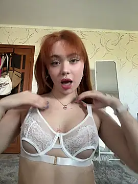 Snapshot of LunaMillie chatting on May 11, 2026, 10:21 am LunaMillie online show from May 11, 2026, 10:21 am