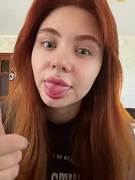 Snapshot of LunaMillie chatting on May 16, 2026, 10:23 am LunaMillie online show from May 16, 2026, 10:23 am