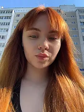 Snapshot of LunaMillie chatting on May 25, 2026, 12:33 pm LunaMillie online show from May 25, 2026, 12:33 pm