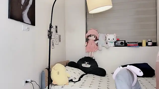 MaiLiiil online show from December 17, 2025, 2:45 pm