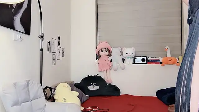 MaiLiiil online show from February 3, 2026, 2:44 pm