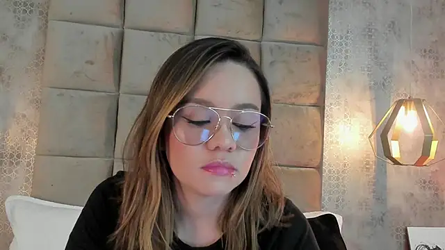 Sky Junne online show from December 22, 2025, 5:54 pm