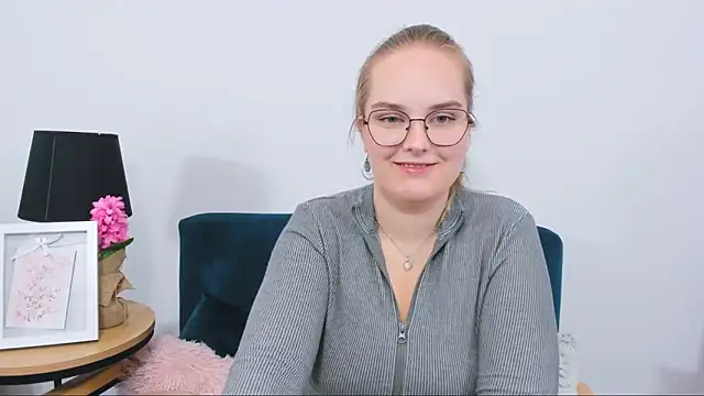 AliceCrazy69 online show from September 15, 2025, 3:12 pm