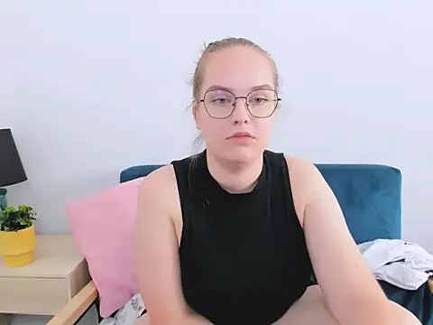 AliceCrazy69 online show from October 3, 2025, 12:02 pm