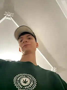 Snapshot of Luck__090 chatting on October 3, 2025, 1:24 am Luck 090 online show from October 3, 2025, 1:24 am