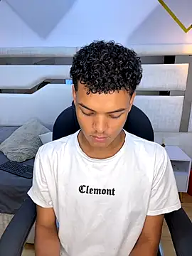Valentino Thompson online show from September 14, 2025, 6:29 pm