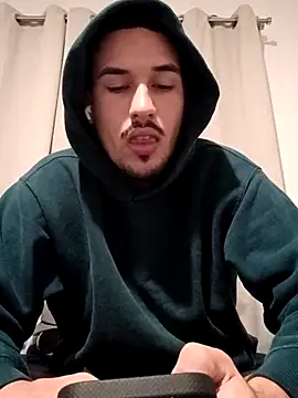 Snapshot of Jadriel23 chatting on October 13, 2025, 1:05 am Jadriel23 online show from October 13, 2025, 1:05 am