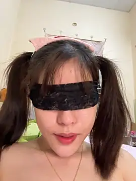 ZinzinLy online show from October 6, 2025, 8:23 am