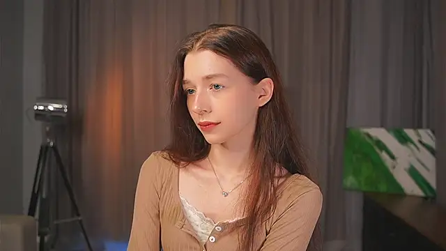 RoxieBolich online show from September 18, 2025, 1:35 pm