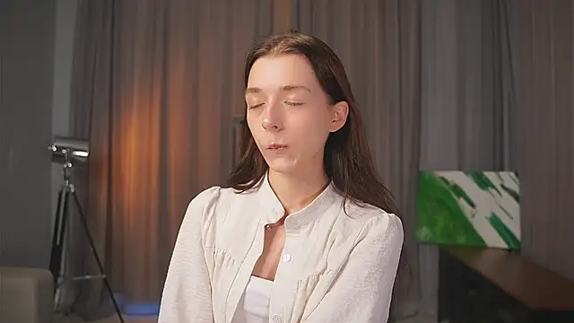 RoxieBolich online show from September 19, 2025, 1:34 pm