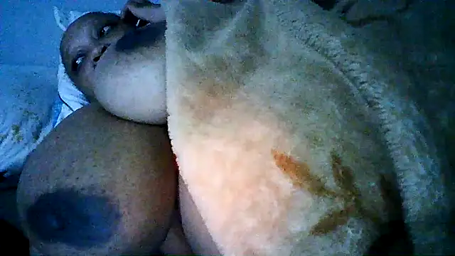 Yellobonepussy online show from September 30, 2025, 1:32 am