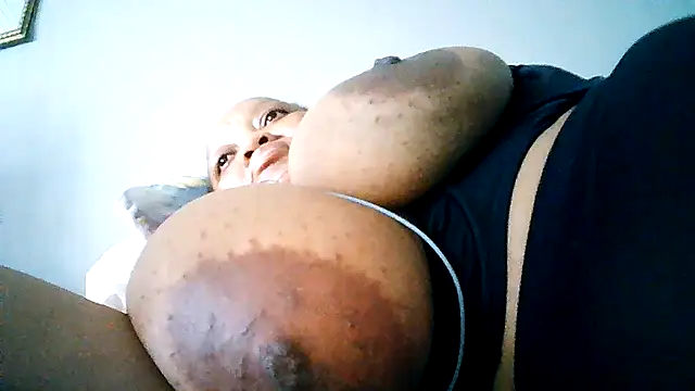 Yellobonepussy online show from October 15, 2025, 2:28 pm