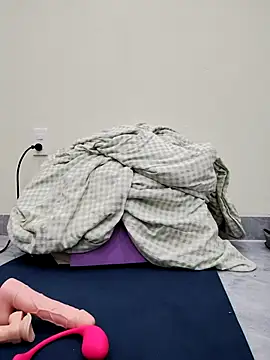 Lyly suri07 online show from December 19, 2025, 4:36 pm