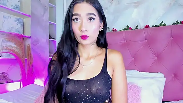 Snapshot of Nicolqueen_ chatting on November 18, 2025, 11:14 am Nicolqueen online show from November 18, 2025, 11:14 am