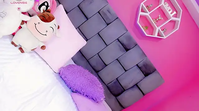 Nauthy girl online show from March 19, 2026, 1:04 pm