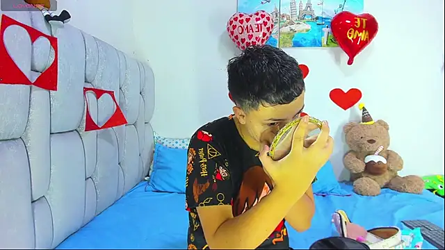 Snapshot of christopher_Hot chatting on February 11, 2026, 6:57 pm christopher Hot online show from February 11, 2026, 6:57 pm