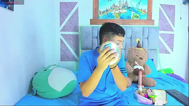 Snapshot of christopher_Hot chatting on February 26, 2026, 5:23 pm christopher Hot online show from February 26, 2026, 5:23 pm