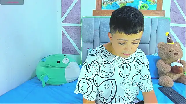 Snapshot of christopher_Hot chatting on March 1, 2026, 2:13 am christopher Hot online show from March 1, 2026, 2:13 am