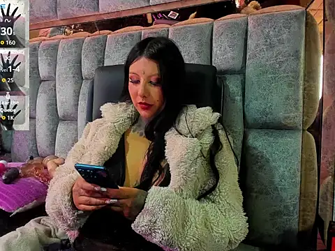 missashlyrosette online show from November 17, 2025, 1:39 pm