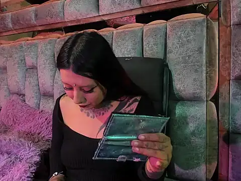 missashlyrosette online show from November 28, 2025, 2:36 am