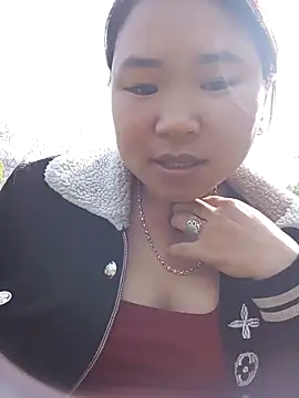 may-squirl online show from November 16, 2025, 5:35 am