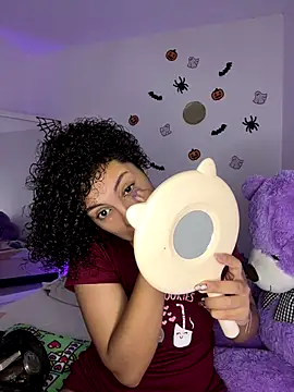 ViolettaMiller  online show from October 27, 2025, 1:04 pm