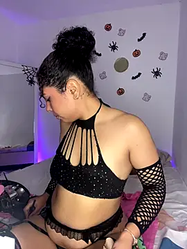 ViolettaMiller  online show from October 31, 2025, 1:12 pm