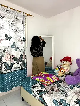 ViolettaMiller  online show from December 1, 2025, 1:05 pm