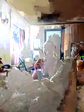 Snapshot of Bush_smusher chatting on October 6, 2025, 11:24 pm Bush smusher online show from October 6, 2025, 11:24 pm