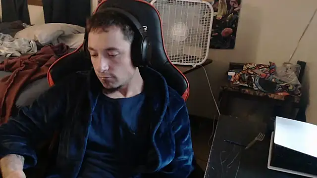 Snapshot of YoBlezz chatting on September 26, 2025, 5:39 pm YoBlezz online show from September 26, 2025, 5:39 pm