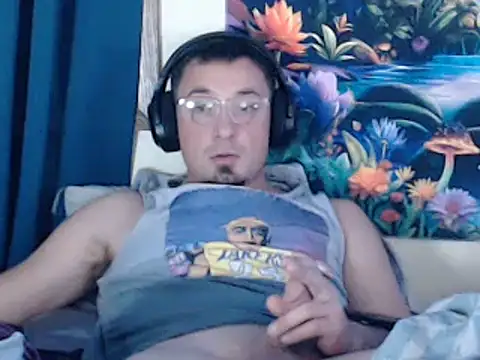 Snapshot of YoBlezz chatting on November 13, 2025, 7:57 pm YoBlezz online show from November 13, 2025, 7:57 pm