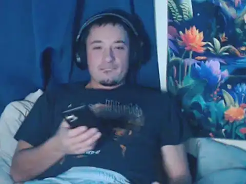 Snapshot of YoBlezz chatting on November 15, 2025, 7:05 am YoBlezz online show from November 15, 2025, 7:05 am