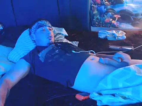 Snapshot of YoBlezz chatting on November 16, 2025, 9:04 am YoBlezz online show from November 16, 2025, 9:04 am