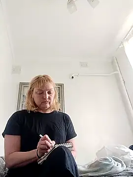 LiluLiluLilu online show from September 15, 2025, 6:57 am