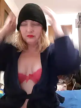 LiluLiluLilu online show from October 11, 2025, 8:29 pm