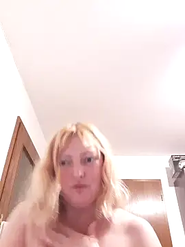 LiluLiluLilu online show from October 12, 2025, 8:41 pm