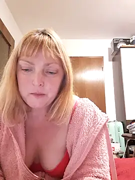 LiluLiluLilu online show from October 16, 2025, 7:15 pm